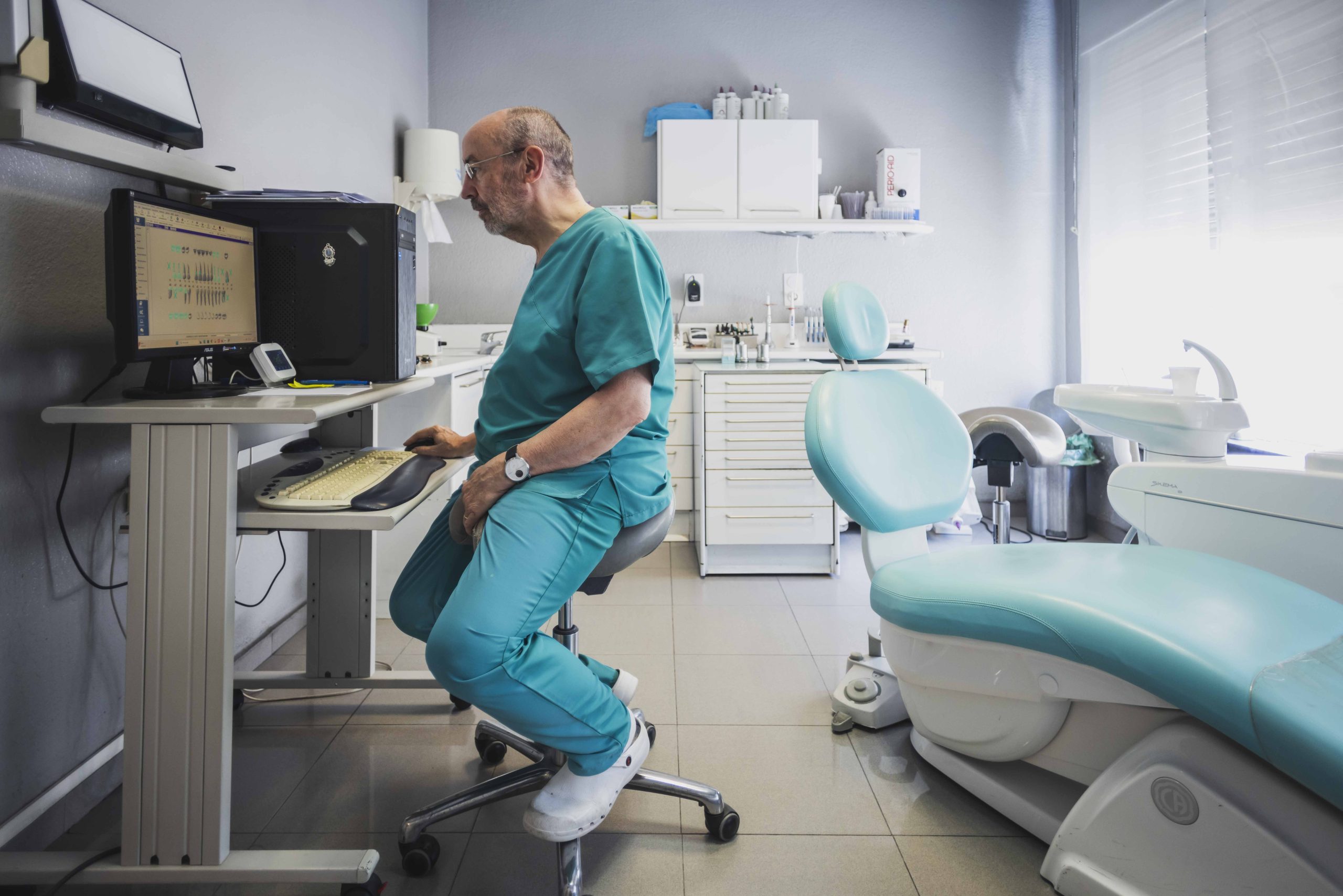 Julio Guelbenzu dentista odontólogo dientes dentadura medicina Zaragoza Aragón endodoncia