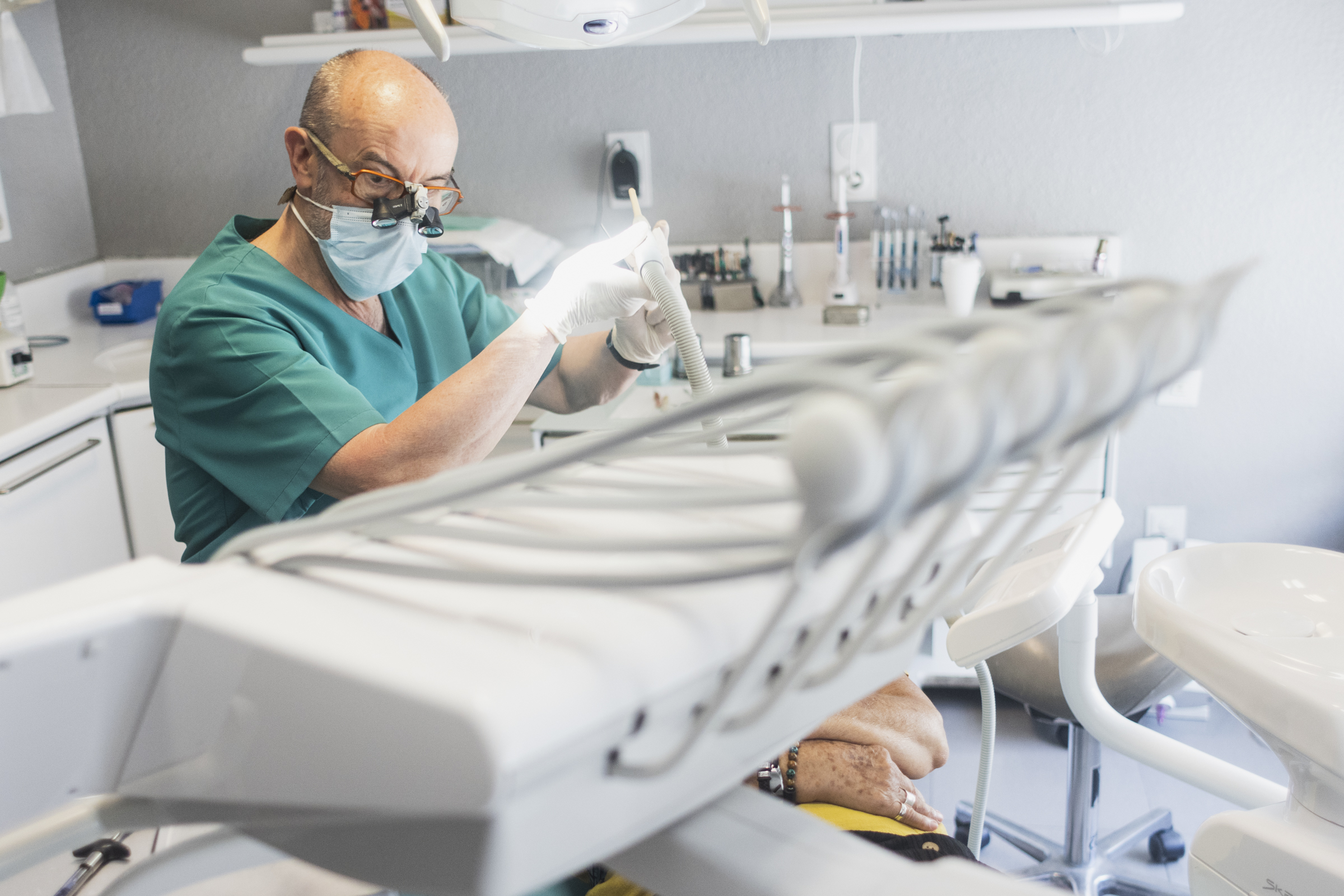 Julio Guelbenzu dentista odontólogo dientes dentadura medicina Zaragoza Aragón endodoncia